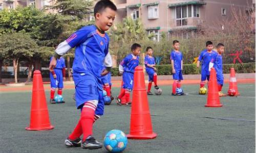 从小培养幼儿的足球_如何培养幼儿的足球兴趣